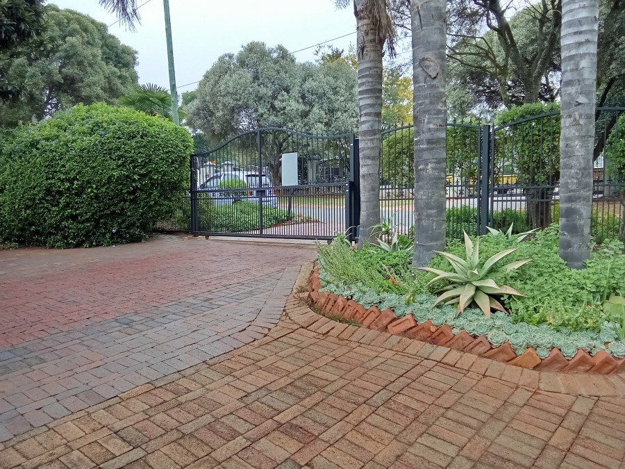 4 Bedroom Property for Sale in Constantia Kloof Gauteng