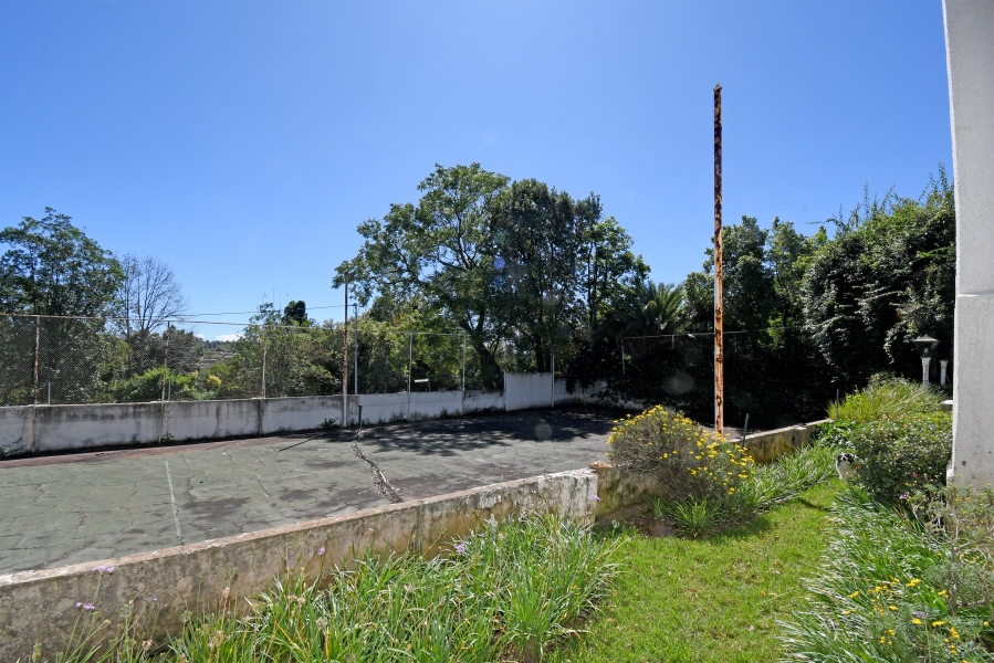 8 Bedroom Property for Sale in Hurlingham Gauteng