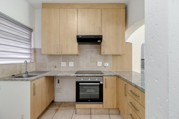 To Let 2 Bedroom Property for Rent in Lonehill Gauteng