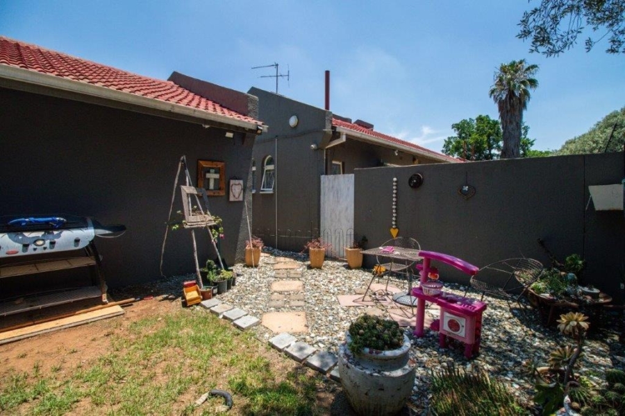 4 Bedroom Property for Sale in Bardene Gauteng