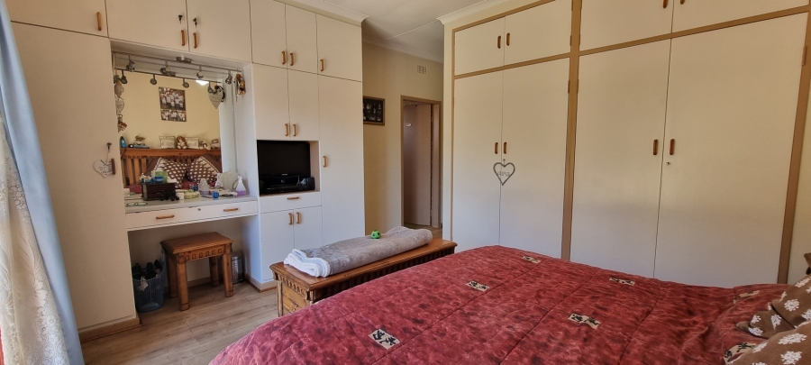 5 Bedroom Property for Sale in Freeway Park Gauteng