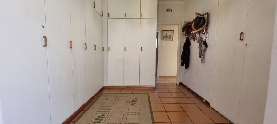 5 Bedroom Property for Sale in Freeway Park Gauteng