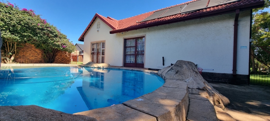 5 Bedroom Property for Sale in Freeway Park Gauteng