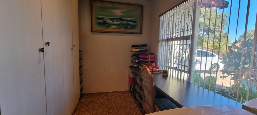 5 Bedroom Property for Sale in Freeway Park Gauteng