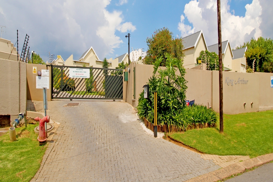 3 Bedroom Property for Sale in Radiokop Gauteng