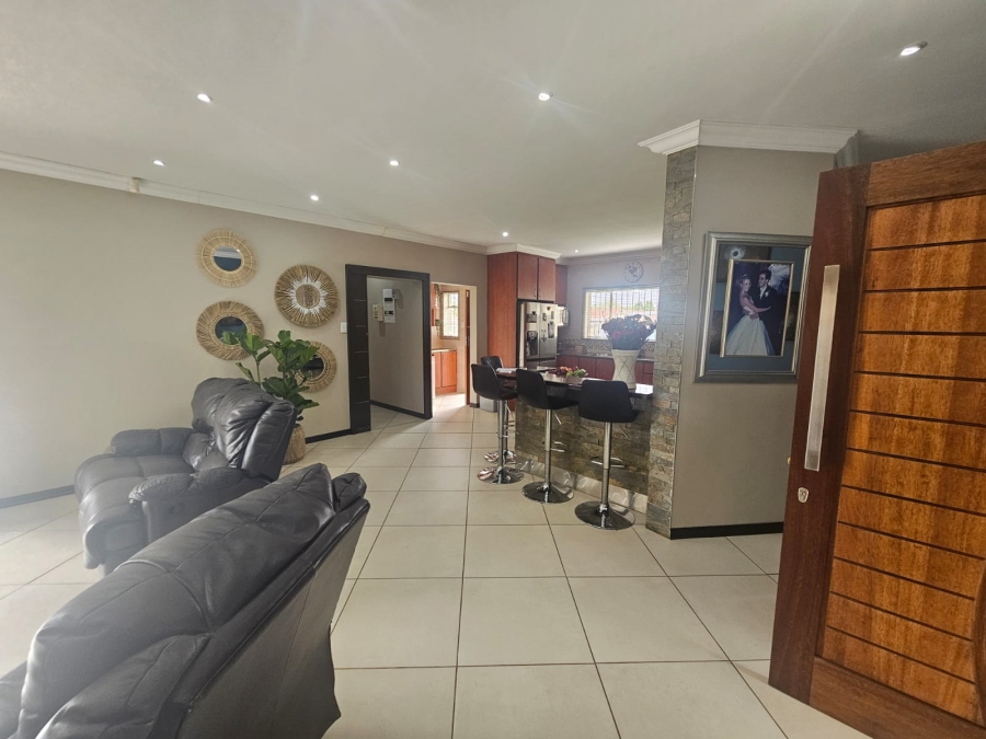 4 Bedroom Property for Sale in Helikonpark Gauteng