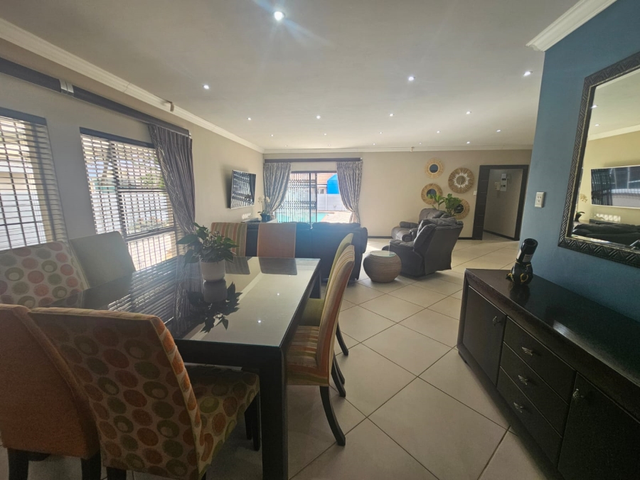 4 Bedroom Property for Sale in Helikonpark Gauteng