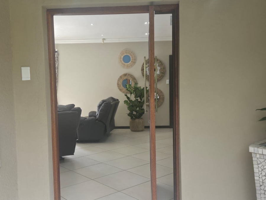 4 Bedroom Property for Sale in Helikonpark Gauteng
