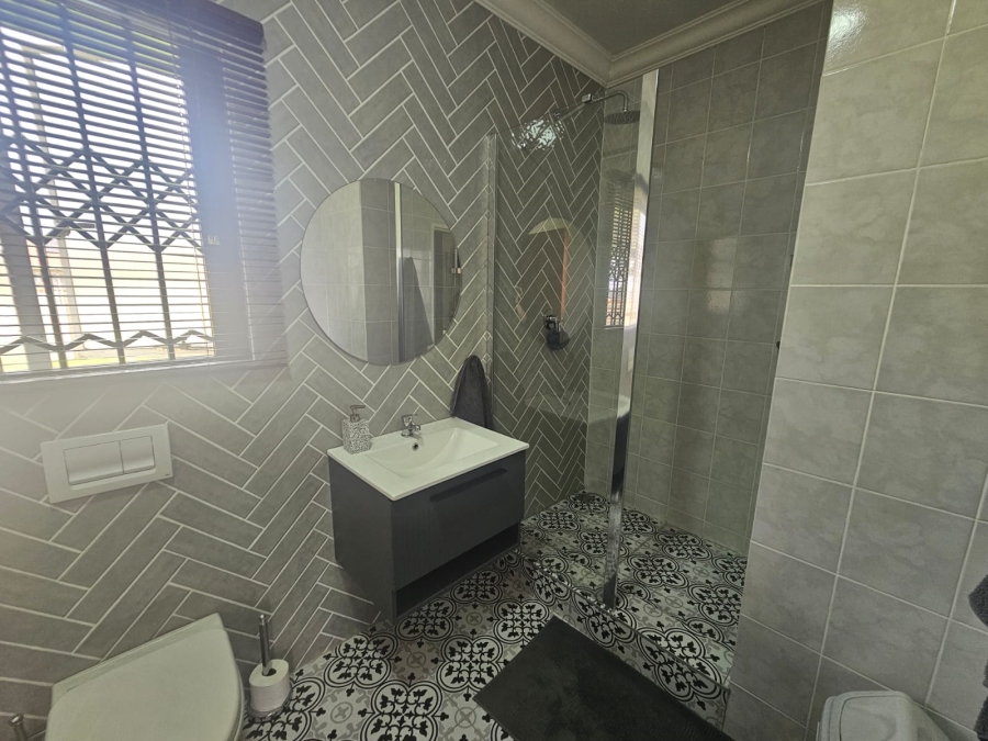 4 Bedroom Property for Sale in Helikonpark Gauteng
