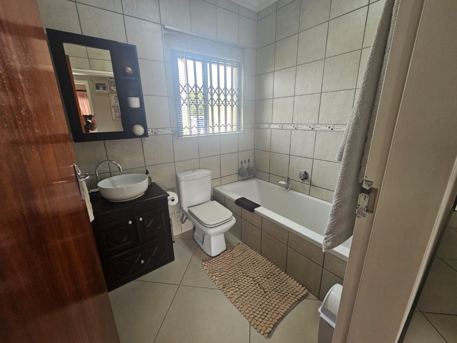 4 Bedroom Property for Sale in Helikonpark Gauteng