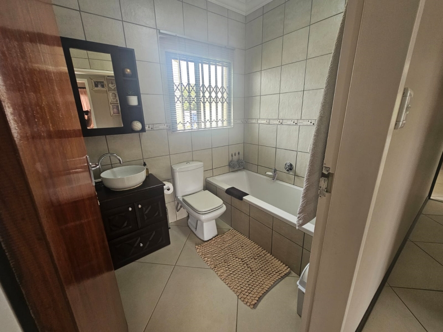 4 Bedroom Property for Sale in Helikonpark Gauteng