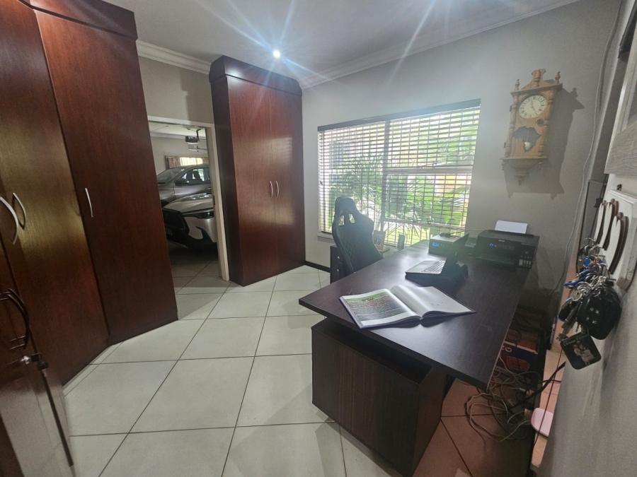 4 Bedroom Property for Sale in Helikonpark Gauteng