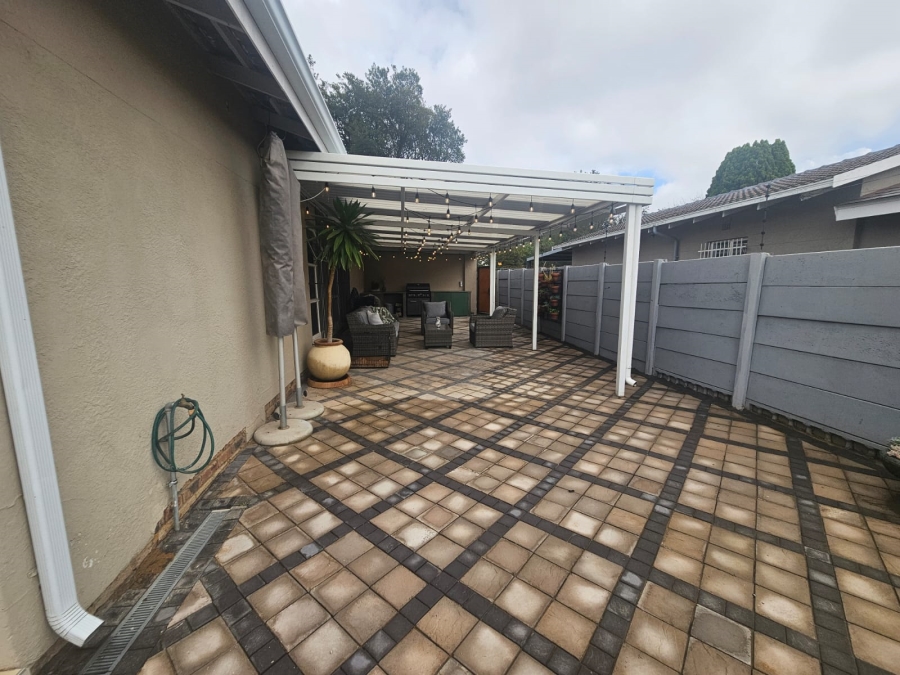 4 Bedroom Property for Sale in Helikonpark Gauteng