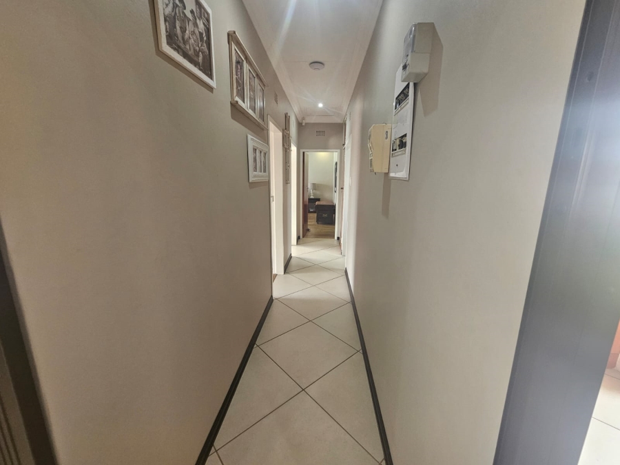 4 Bedroom Property for Sale in Helikonpark Gauteng