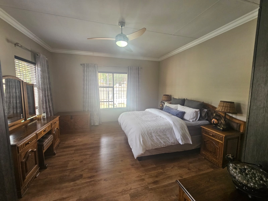 4 Bedroom Property for Sale in Helikonpark Gauteng