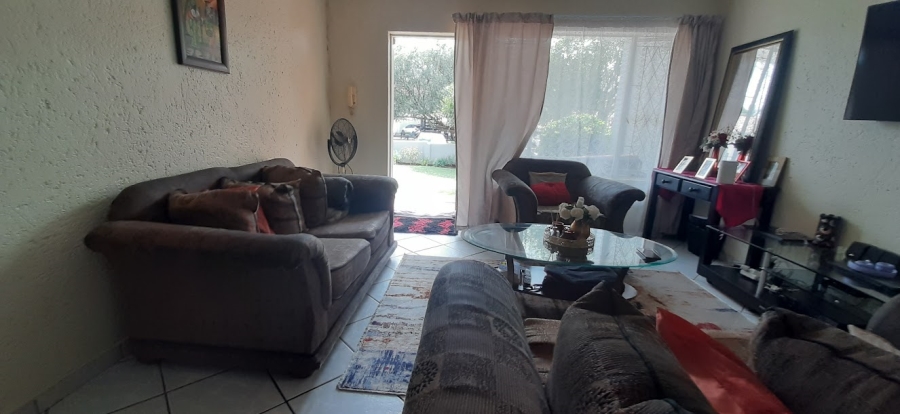 2 Bedroom Property for Sale in Glen Marais Gauteng