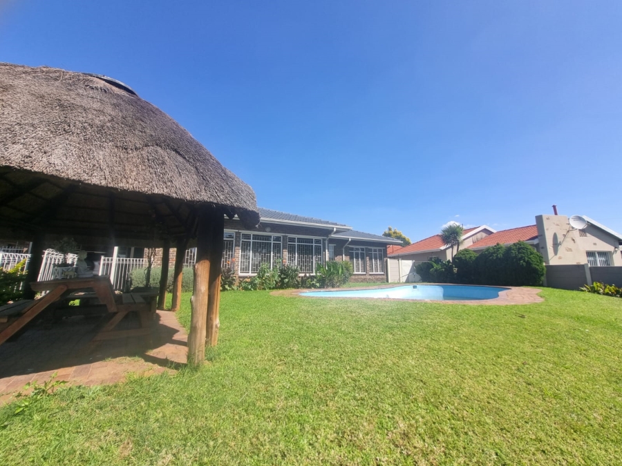 4 Bedroom Property for Sale in Carenvale Gauteng