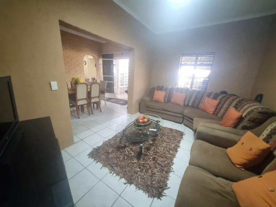 4 Bedroom Property for Sale in Carenvale Gauteng