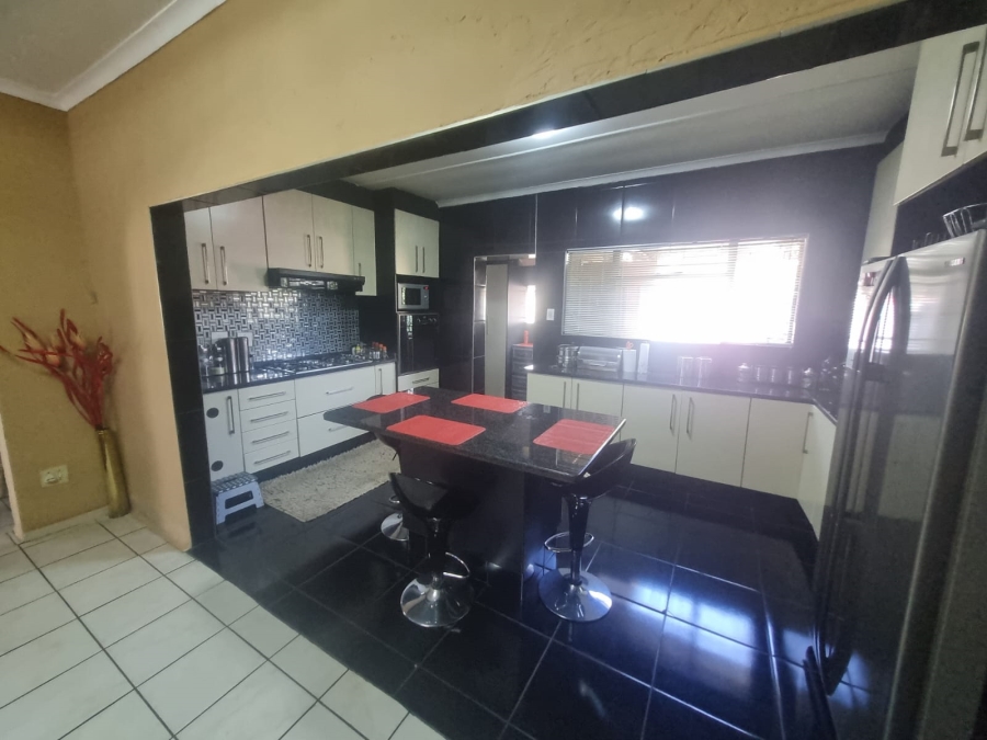 4 Bedroom Property for Sale in Carenvale Gauteng