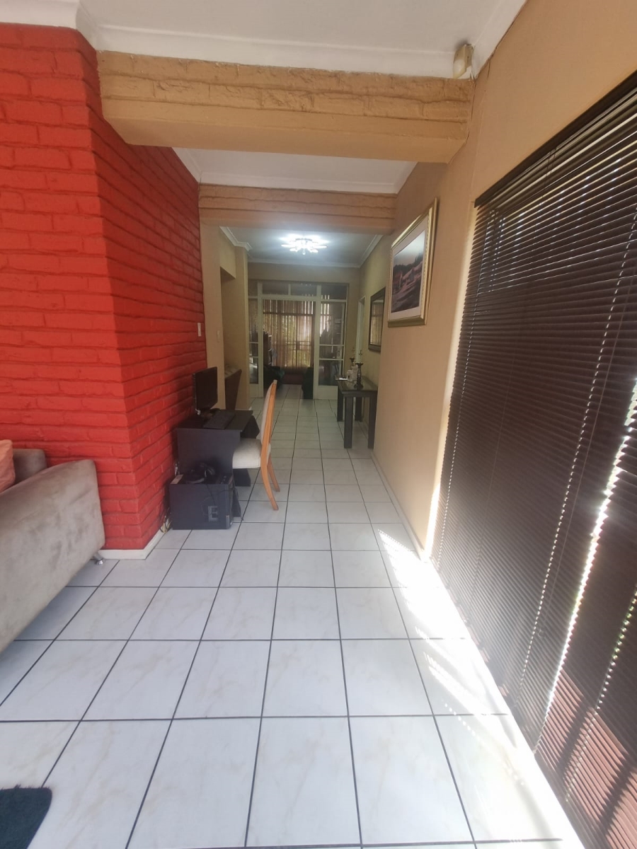 4 Bedroom Property for Sale in Carenvale Gauteng