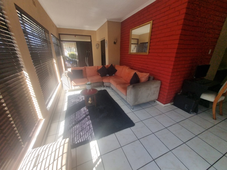 4 Bedroom Property for Sale in Carenvale Gauteng