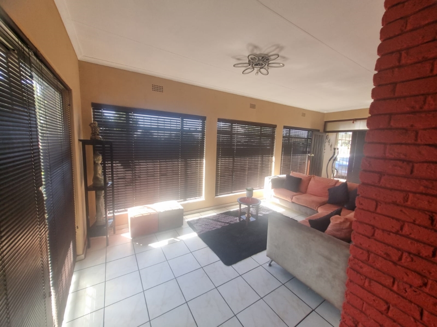 4 Bedroom Property for Sale in Carenvale Gauteng