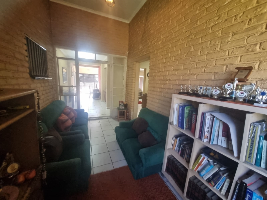 4 Bedroom Property for Sale in Carenvale Gauteng