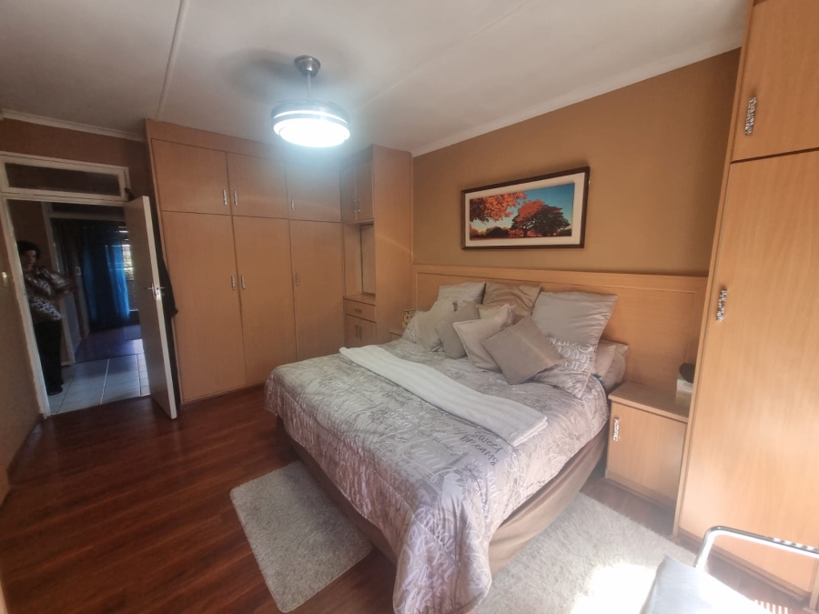 4 Bedroom Property for Sale in Carenvale Gauteng