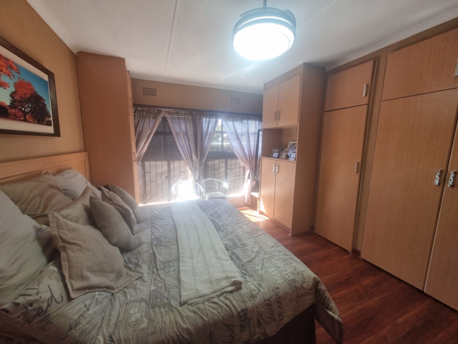 4 Bedroom Property for Sale in Carenvale Gauteng