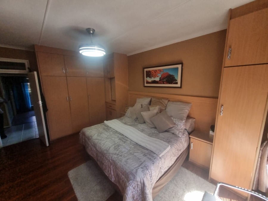 4 Bedroom Property for Sale in Carenvale Gauteng