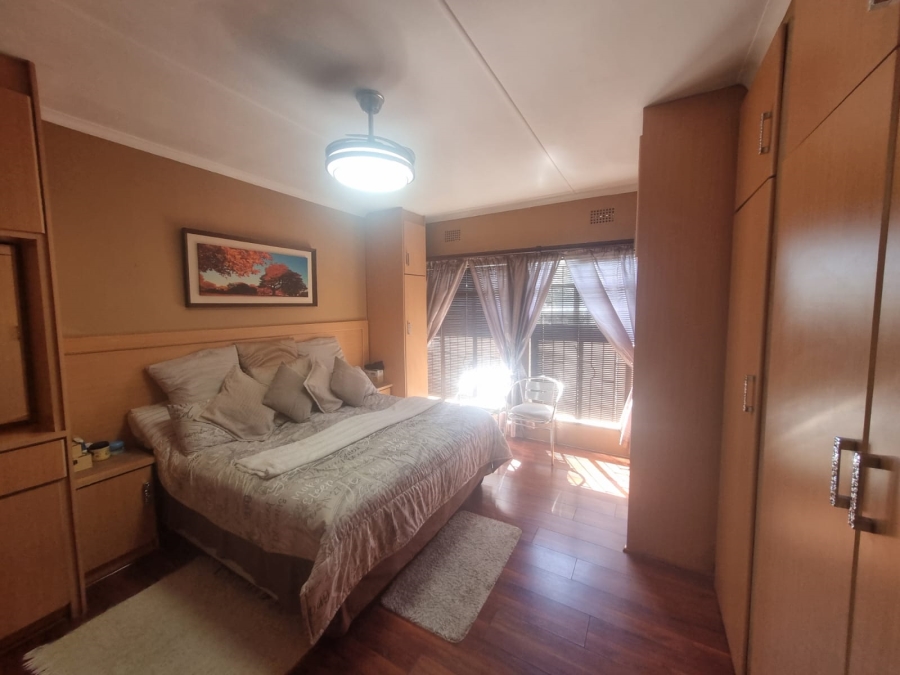 4 Bedroom Property for Sale in Carenvale Gauteng