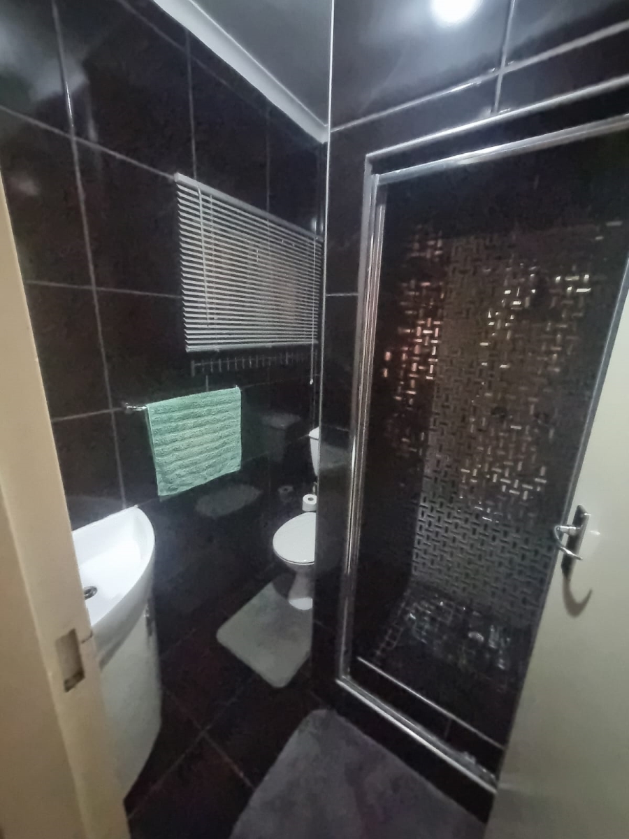 4 Bedroom Property for Sale in Carenvale Gauteng