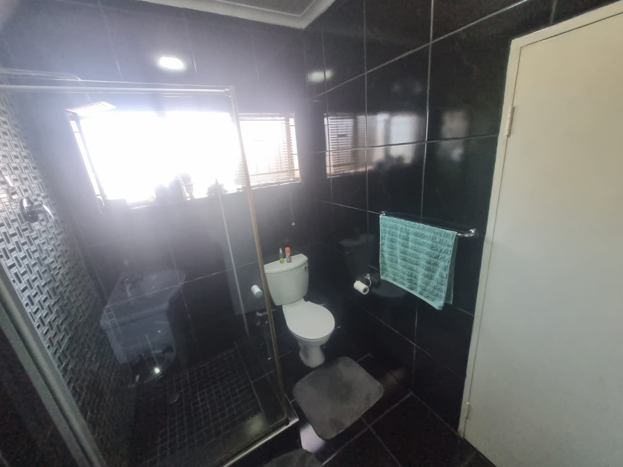 4 Bedroom Property for Sale in Carenvale Gauteng