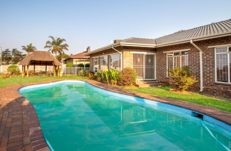 4 Bedroom Property for Sale in Carenvale Gauteng
