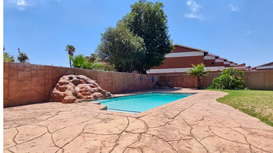 2 Bedroom Property for Sale in Beyers Park Gauteng