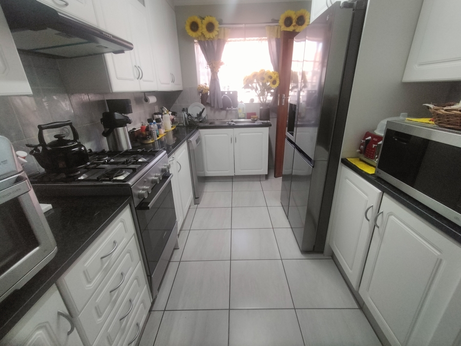 3 Bedroom Property for Sale in Dorandia Gauteng