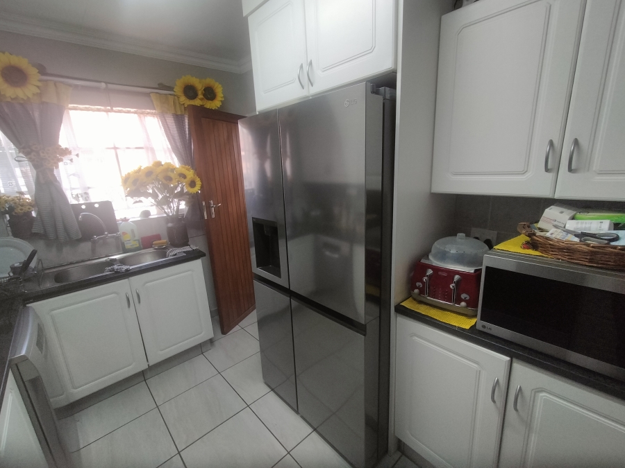 3 Bedroom Property for Sale in Dorandia Gauteng