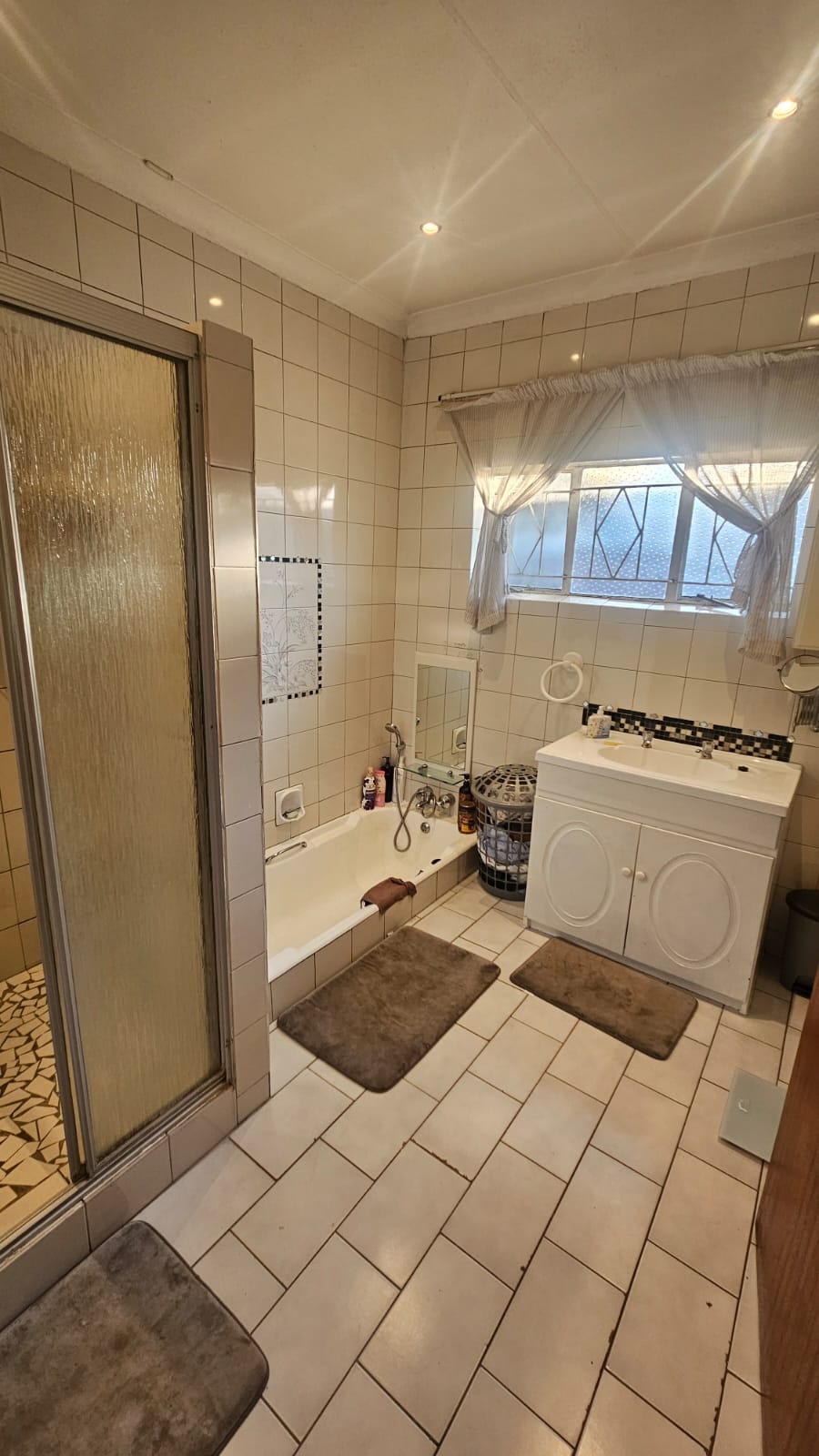 5 Bedroom Property for Sale in Mountain View Gauteng