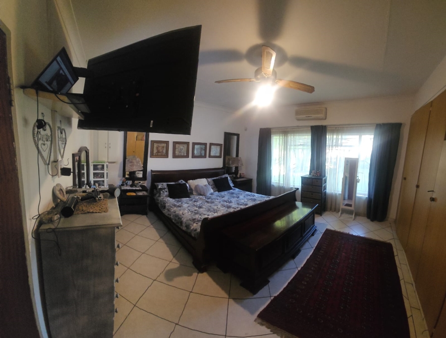 5 Bedroom Property for Sale in Mountain View Gauteng