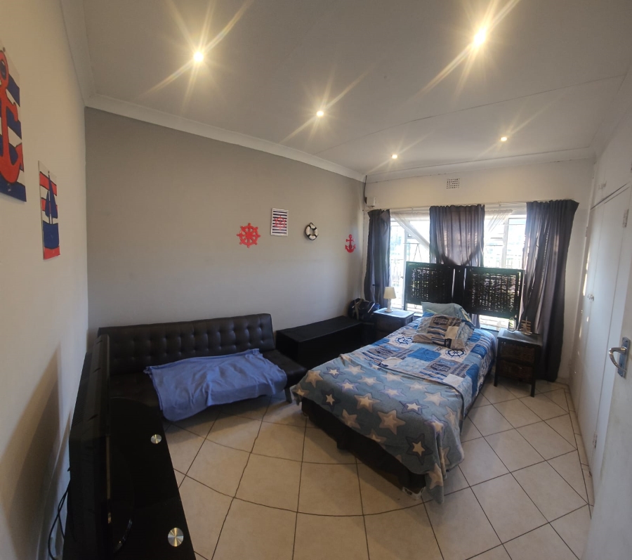 5 Bedroom Property for Sale in Mountain View Gauteng