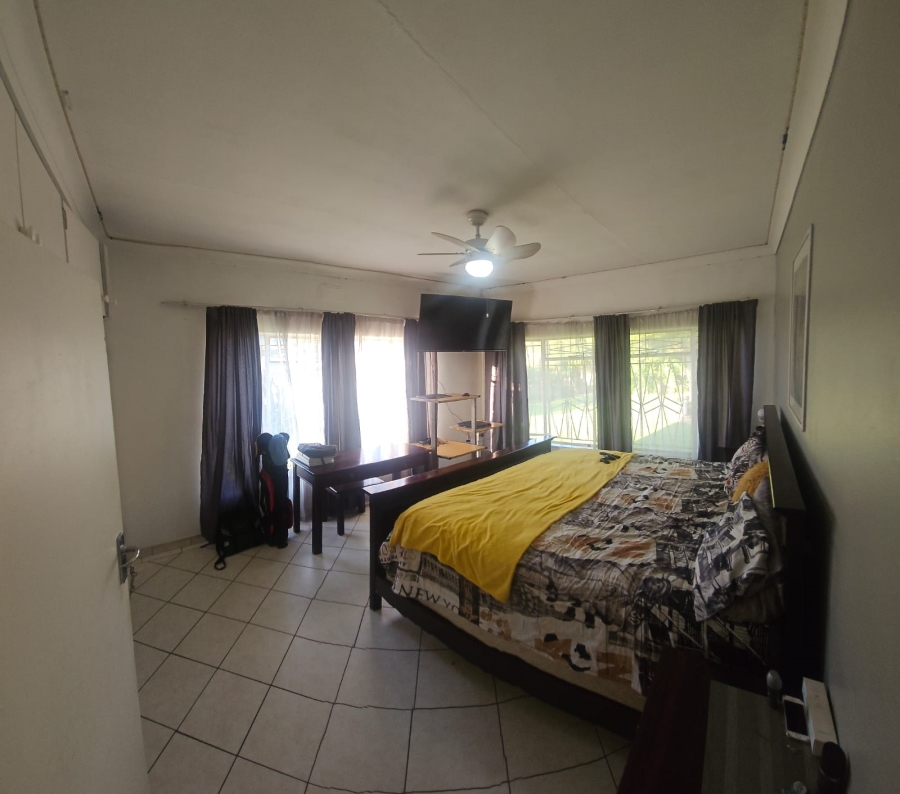 5 Bedroom Property for Sale in Mountain View Gauteng