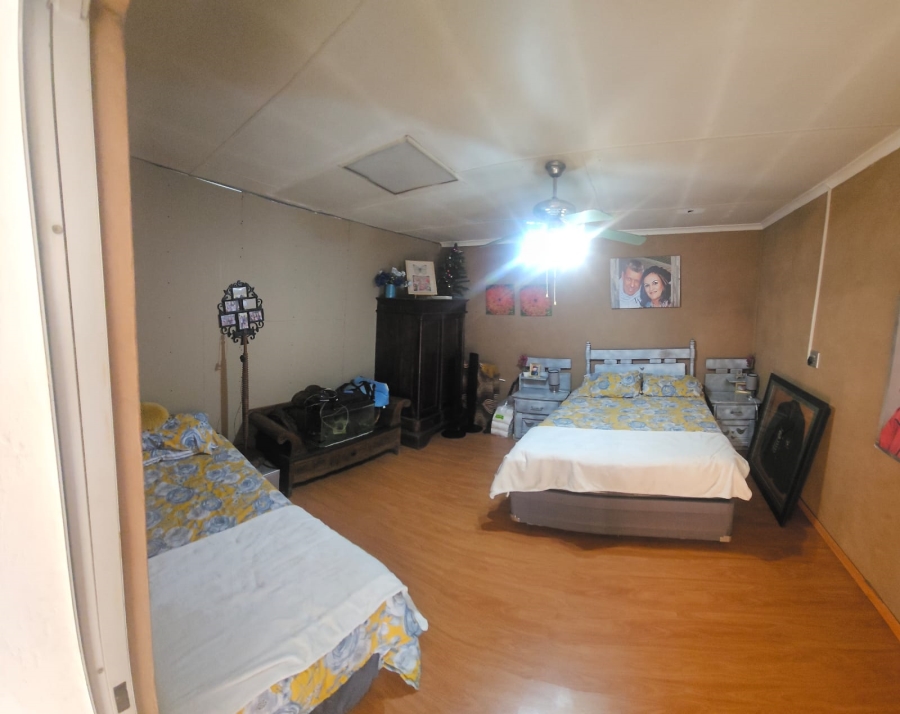5 Bedroom Property for Sale in Mountain View Gauteng