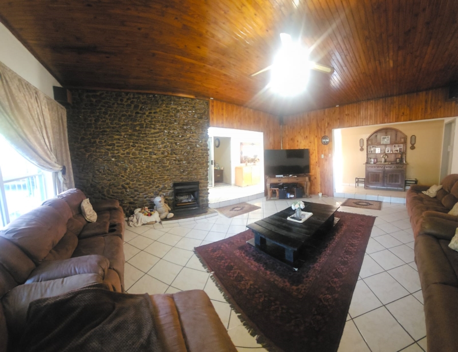 5 Bedroom Property for Sale in Mountain View Gauteng