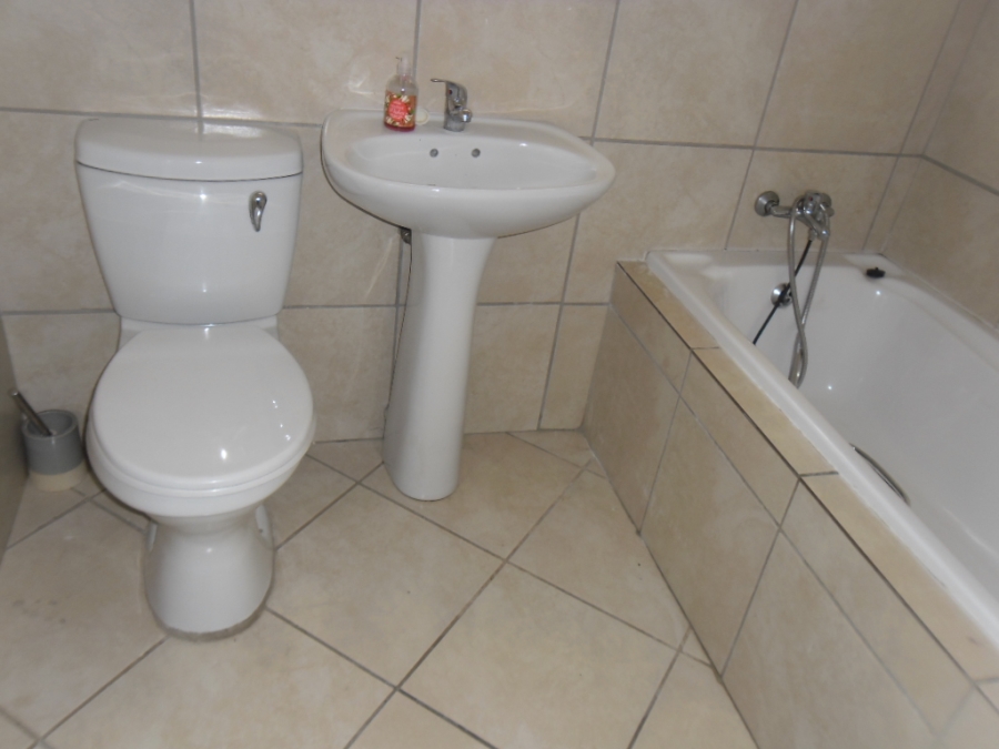 2 Bedroom Property for Sale in Witpoortjie Gauteng