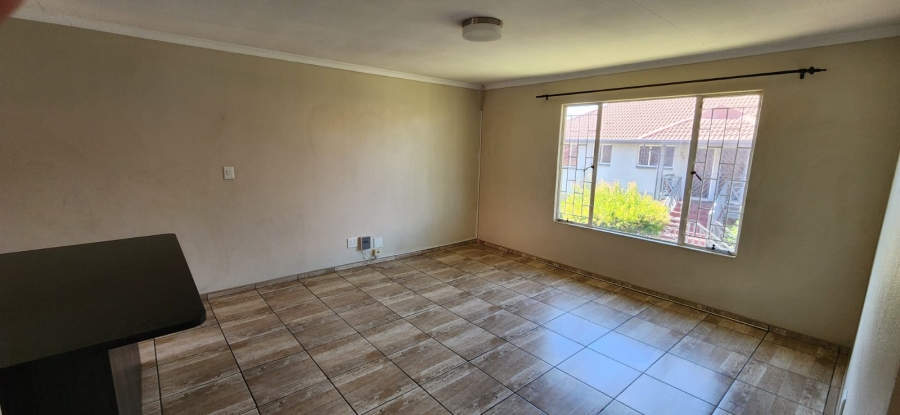 2 Bedroom Property for Sale in Glen Marais Gauteng
