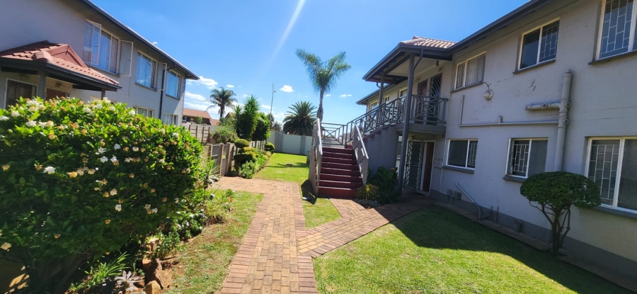2 Bedroom Property for Sale in Glen Marais Gauteng
