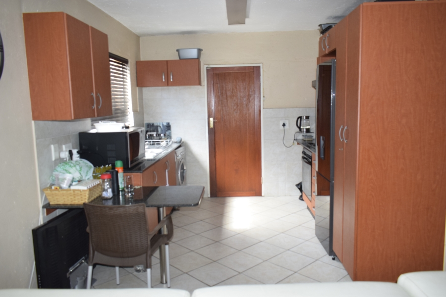2 Bedroom Property for Sale in Groeneweide Gauteng