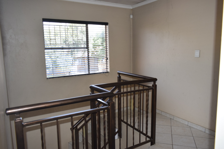 2 Bedroom Property for Sale in Groeneweide Gauteng