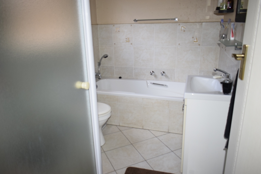 2 Bedroom Property for Sale in Groeneweide Gauteng