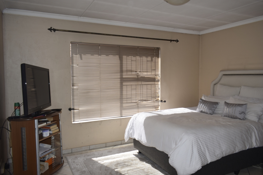 2 Bedroom Property for Sale in Groeneweide Gauteng